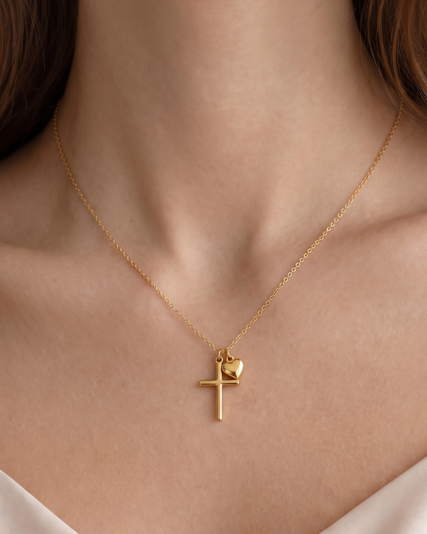 Colar de Cruz Amor Inabalável