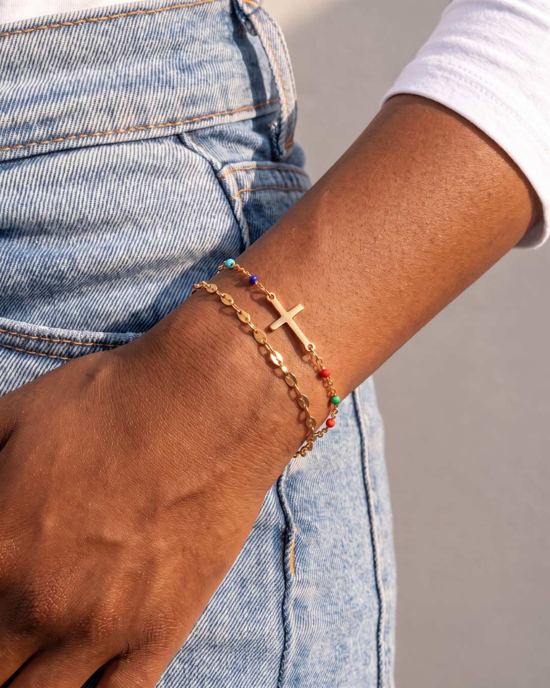 Pulseira de Cruz com Contas Coloridas