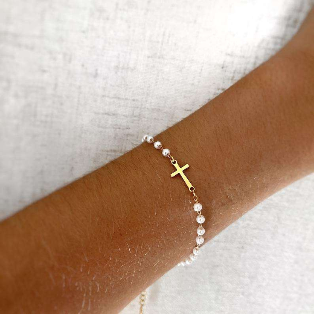 Pulseira Elora de Pérolas com Cruz