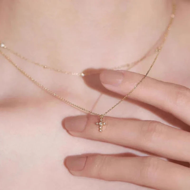 Colar de Cruz Delicada com Zircônias
