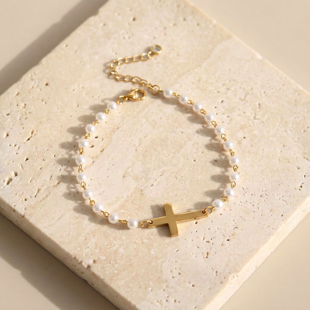 Pulseira Elora de Pérolas com Cruz