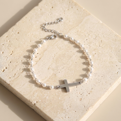 Pulseira Elora de Pérolas com Cruz